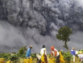 Cerita Saksi Mata Letusan Gunung Sinabung: Seperti Disulap, Tadi Terang jadi Gelap