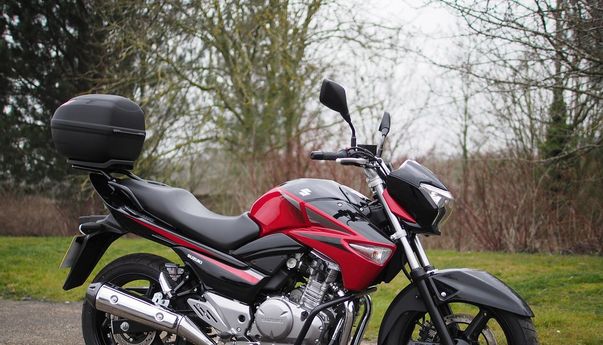 Luwes dan Sporty Ini Dia Spesifikasi Suzuki Inazuma 250CC yang Rekomen Sebagai Motor Touring