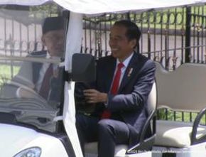 Kunjungan Pertama Usai Dilantik Jadi PM Malaysia, Jokowi Ajak Anwar Ibrahim Keliling Kebun Raya Bogor Pakai Mobil Buggy