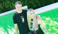 Avril Lavigne dan Tony Hawk Kolaborasi di TikTok, Nostalgia Lagu 'Sk8er Boi'