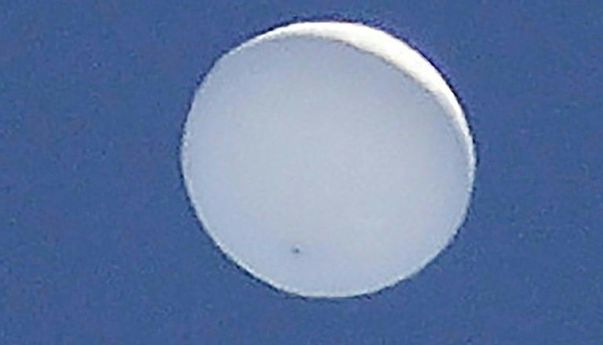 Misteri Kemunculan Objek Berbentuk Balon yang Diduga UFO di Langit Jepang