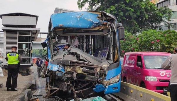 2 Bus TranJakarta Bertabrakan, 3 Orang Meninggal Termasuk Sopir