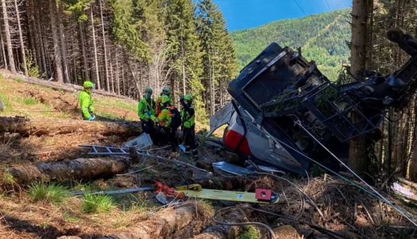 Ngeri! Tali Derek Putus, Kereta Gantung Terhempas dari Ketinggian 300 Meter