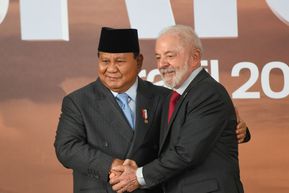 Perdana Hadiri KTT BRICS, Prabowo Disambut Langsung Presiden Brasil
