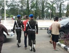 Berita Terkini: Tak Terima Ditegur, Oknum TNI Pamerkan Pistol ke Satgas Covid-19