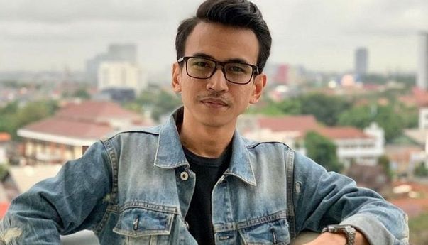 Pantas Saja Adam Deni Tak Takut Bacok Orang, Dibeking Sembilan Naga!
