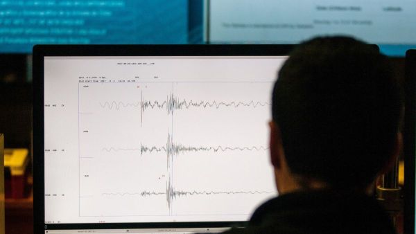 EWS IoT: Alat Deteksi Gempa Dua Minggu Sebelum Kejadian karya UGM