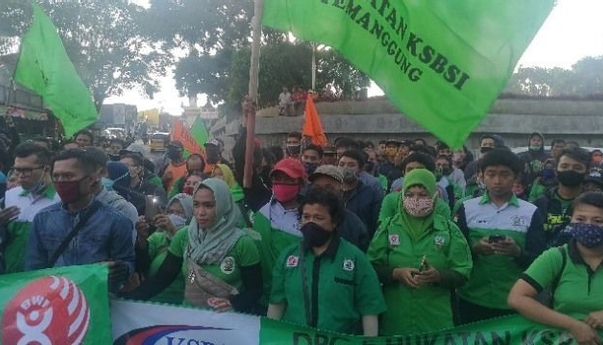 Demo Tolak Omnibus Law di Depan DPRD Temanggung, Buruh: Pemerintah Harus Tindak Tegas Pengusaha Nakal