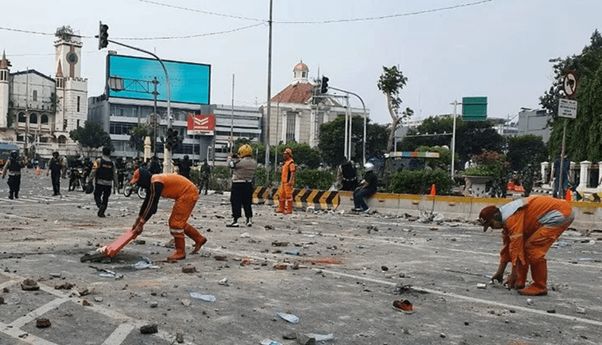 Berita Terkini: Sampah Sisa Unjuk Rasa 20 Oktober di Jakarta Terkumpul 2,1 Ton