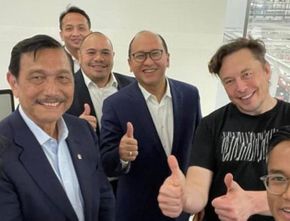 Bikin Melongo! Luhut Pakai Setelan Jas, Elon Musk dengan Santainya Hanya Pakai Kaos Oblong