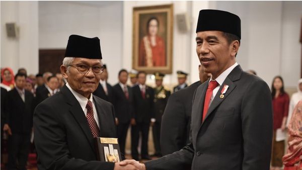 Presiden Jokowi Anugrahi 6 Tokoh sebagai Pahlawan Nasional, Berikut Daftarnya?