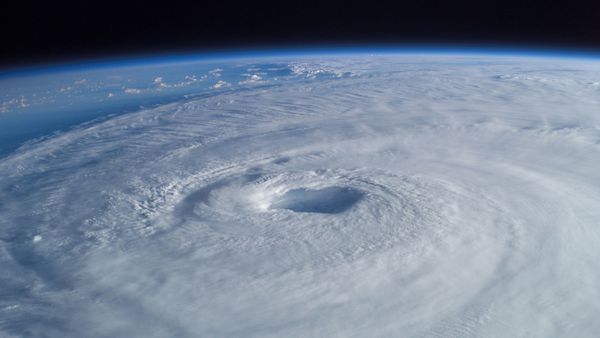 Waspada Bibit Siklon Tropis 94W, Bisa Bikin Hujan Lebat dan Angin Kencang 13-19 April