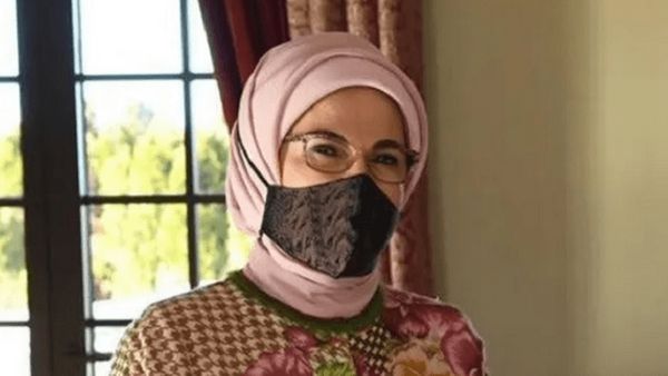 Mengejutkan! Istri Presiden Turki Recep Tayyip Erdogan Pakai Masker Batik Buatan Yogyakarta