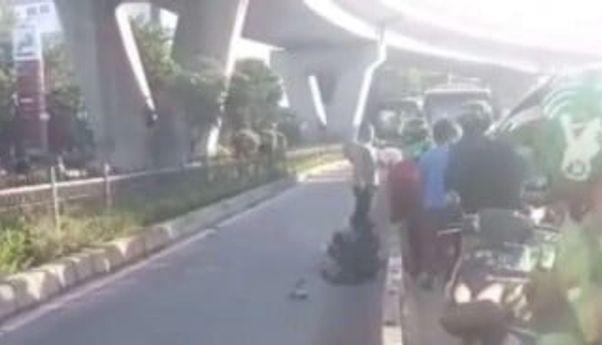 Mobil Tabrak 3 Motor di Jakarta Barat, Satu Pengendara Terjun dari Fly Over Pesing