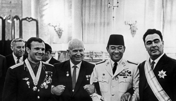 Yuri Gagarin: Kosmonot Rusia yang Dianugerahi Bintang Adipradana oleh Soekarno karena Lakukan Hal Menakjubkan