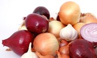Ibu-ibu di Semarang, Harga Cabai Merah dan Bawang Bombai Turun Lagi di Pasar