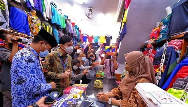 Bobby Nasution dan Gibran Rakabuming yang Dibuat Pusing Pungli Anak Buahnya