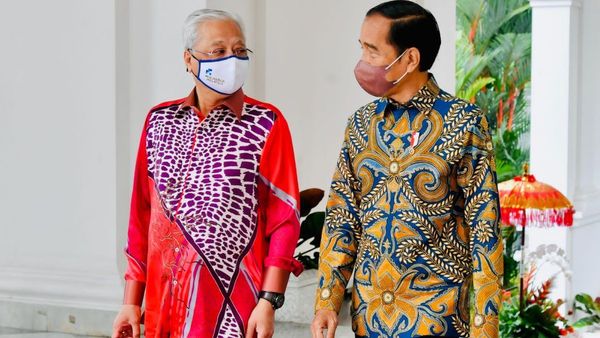Bertemu dengan PM Malaysia Jokowi Dukung Bahasa Melayu Jadi Bahasa Resmi ASEAN, Kok Bukan Bahasa Indonesia?