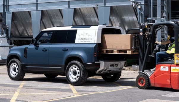 Land Rover Defender Hard Top, Mobil Angkut-Angkutnya Sultan