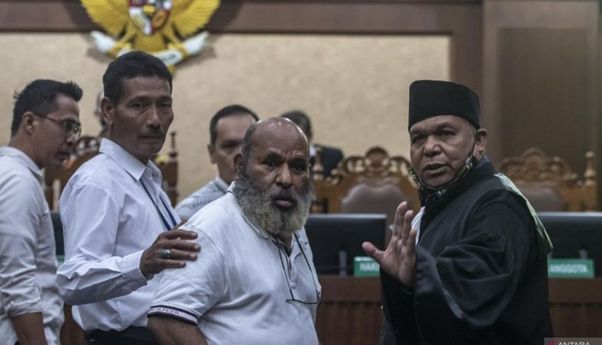 Hakim Tolak Eksepsi Lukas Enembe, Sidang Berlanjut ke Pemeriksaan Saksi