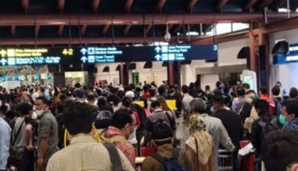 Penjelasan Jubir Pemerintah terkait Penumpang Bejubel di Bandara Soekarno-Hatta