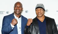 Holyfield Kangen Adu Pukul dengan Mike Tyson, Bakalan Comeback?