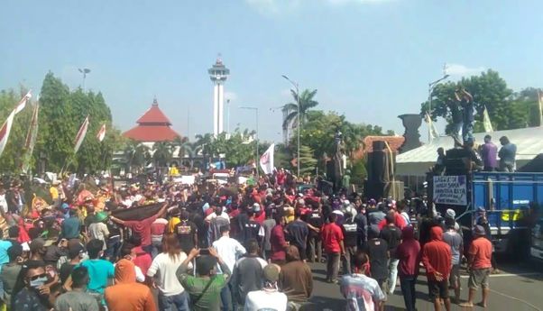 Berita Jateng: Para Biduan Dangdut Begoyang di Alun-Alun Kudus, Demonstrasi Rasa Konser