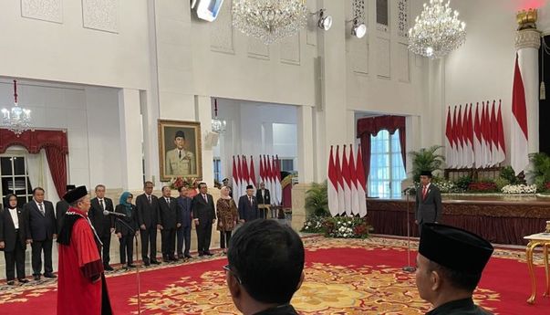 Ucap Sumpah, Arsul Sani Resmi Jadi Hakim Konstitusi