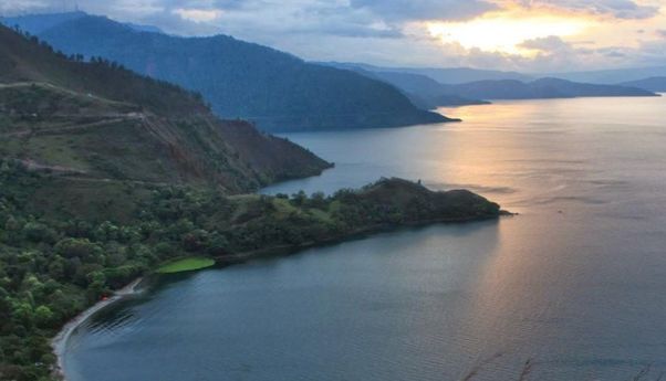 Indahnya Panorama Danau Toba dari Bukit Pahoda di Lumban Silintong, Toba Samosir