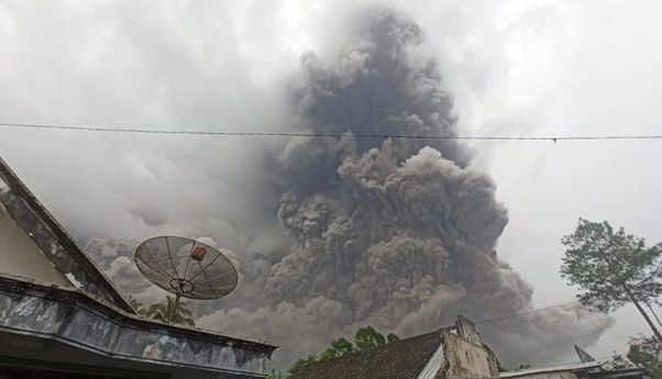 Jin Semeru Kasi Pesan Soal Kiamat: Erupsi Tak Ada Hubungannya dengan Bangsa Kami