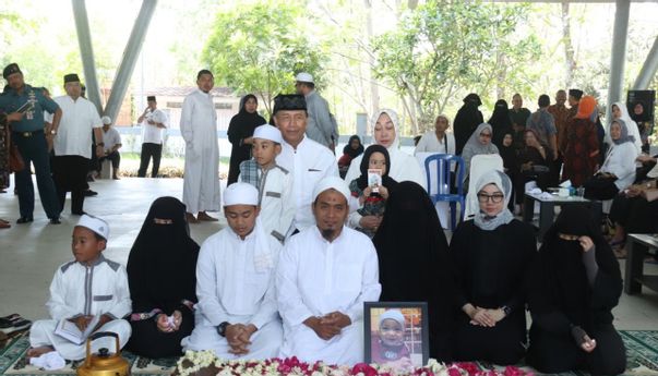 Jarang Terekspos Setelah Ditusuk, Wiranto Ternyata Punya Anak Bercadar dan Penghapal Alquran
