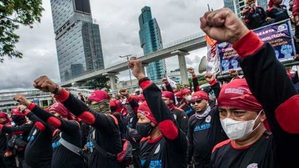 1.623 Personel Gabungan Diterjunkan Amankan Demo Besar-besaran Buruh di Gedung PDR
