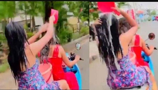 Viral! Dua Wanita Seksi Ini Mandi di Atas Motor dan Berkeliling di Jalan Raya Mojokerto