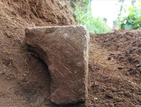 Berita Jateng: Arkeolog Temukan Tangga Batu Peninggalan Mataram Kuno di Dieng