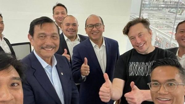 Bikin Melongo! Luhut Pakai Setelan Jas, Elon Musk dengan Santainya Hanya Pakai Kaos Oblong