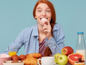 Hati-Hati! Bukannya Malah Bikin Sehat, Makan Banyak saat Sahur Memicu 5 Risiko Ini