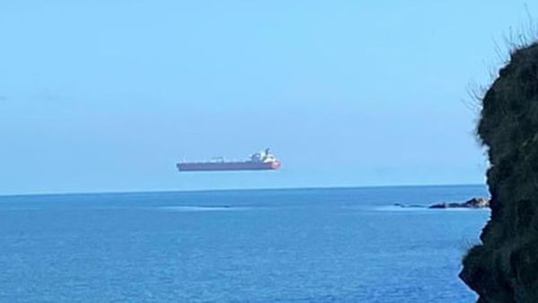 Begini Penjelasan Ilmiah Foto Aneh Kapal Melayang di Lepas Pantai Inggris