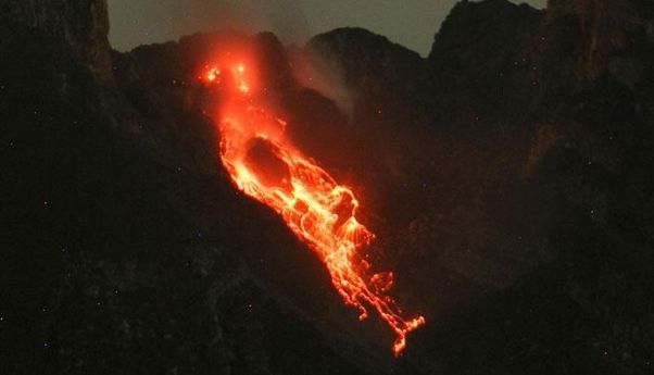 Gunung Merapi Masuk Fase Erupsi, Warga Kemalang Klaten Tetap Beraktivitas Normal