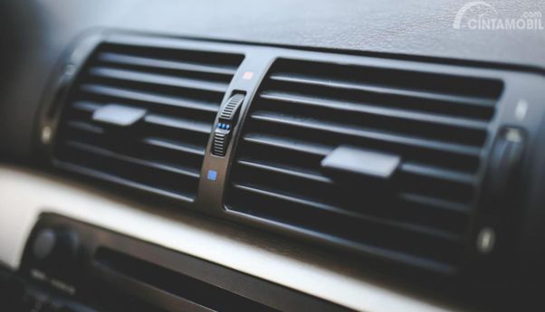 4 Masalah pada AC Mobil yang Sering Terjadi Tiba-Tiba dan Penangannya