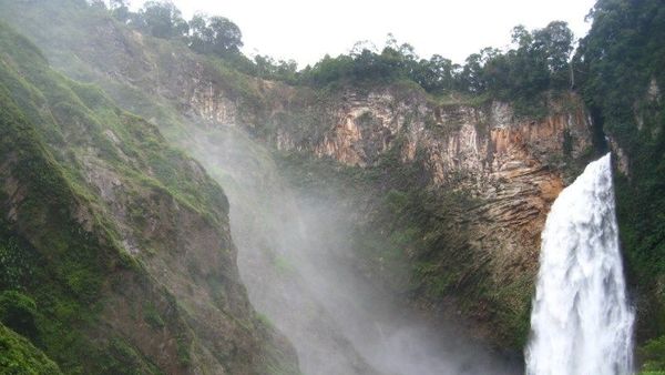 Air Terjun Sipulak di Pakkat Hauagong Punya Ukuran yang Mantap