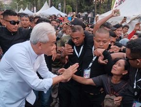 Ganjar Pranowo Tak Kuasa Menahan Tangis saat Pamit ke Warga Jawa Tengah
