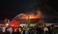 Polda Kalsel Bersama Labfor Jatim Olah TKP Kebakaran Gedung SDM