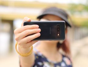 Dapatkan Hasil Selfie Terbaik dengan 5 Aplikasi Kamera Android Ini