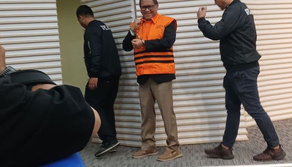 Pakai Rompi Oranye, Hasto Resmi Ditahan KPK