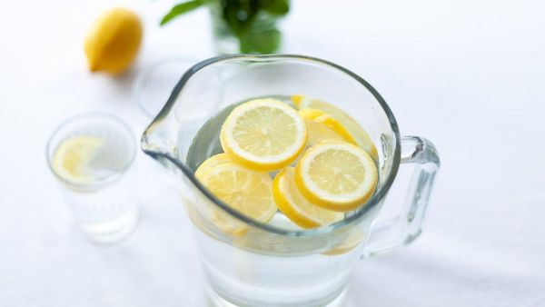 Efek Samping Minum Air Lemon Berlebihan, Salah Satunya Bisa Rusak Gigi