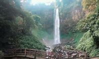 Pemandangan Menakjubkan Air Terjun Grojogan Sewu di Tawangmangu
