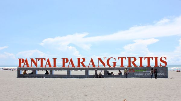 Kumuh, Pantai Parangtritis Diserbu 36 Ton Sampah Sepanjang Libur Nataru