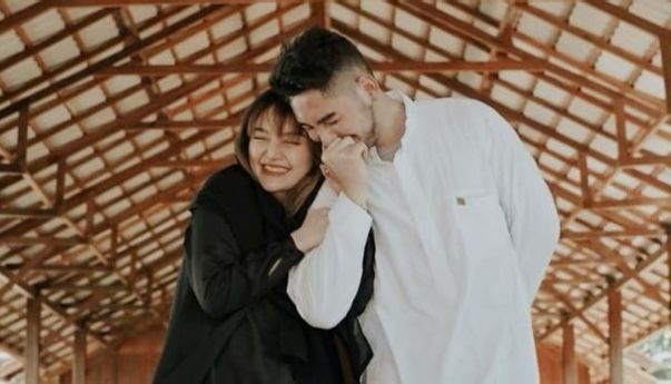 Foto Siti Badriah Dihujat Netizen Karena Terlalu Seksi, Ini Kata Sang Suami