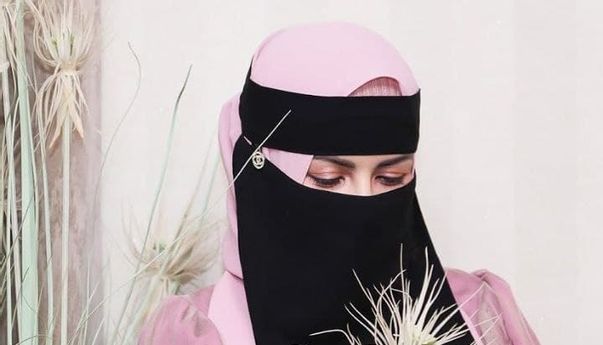 Hijrahnya Dianggap Sesat Netizen, Begini Tanggapan Five Vi