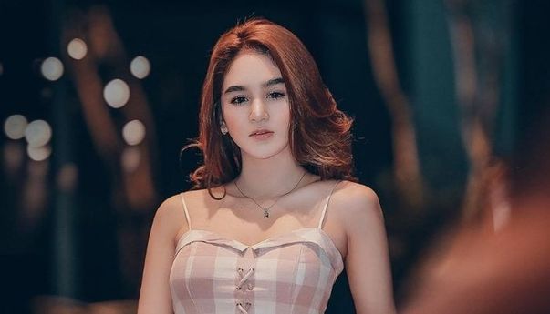 Tersandung Kasus Prostitusi, Ibu Hana Hanifah Jatuh Sakit